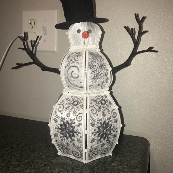 Freestanding lace Snowman - Picture 4 of 4
